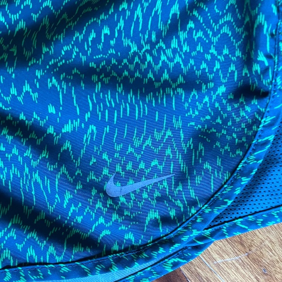 Women’s Nike XS running shorts - Picture 2 of 4